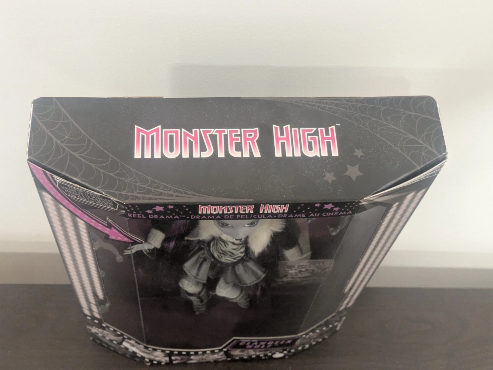 Vista superior de la caja de la muñeca Monster High Reel Drama Clawdeen Wolf.