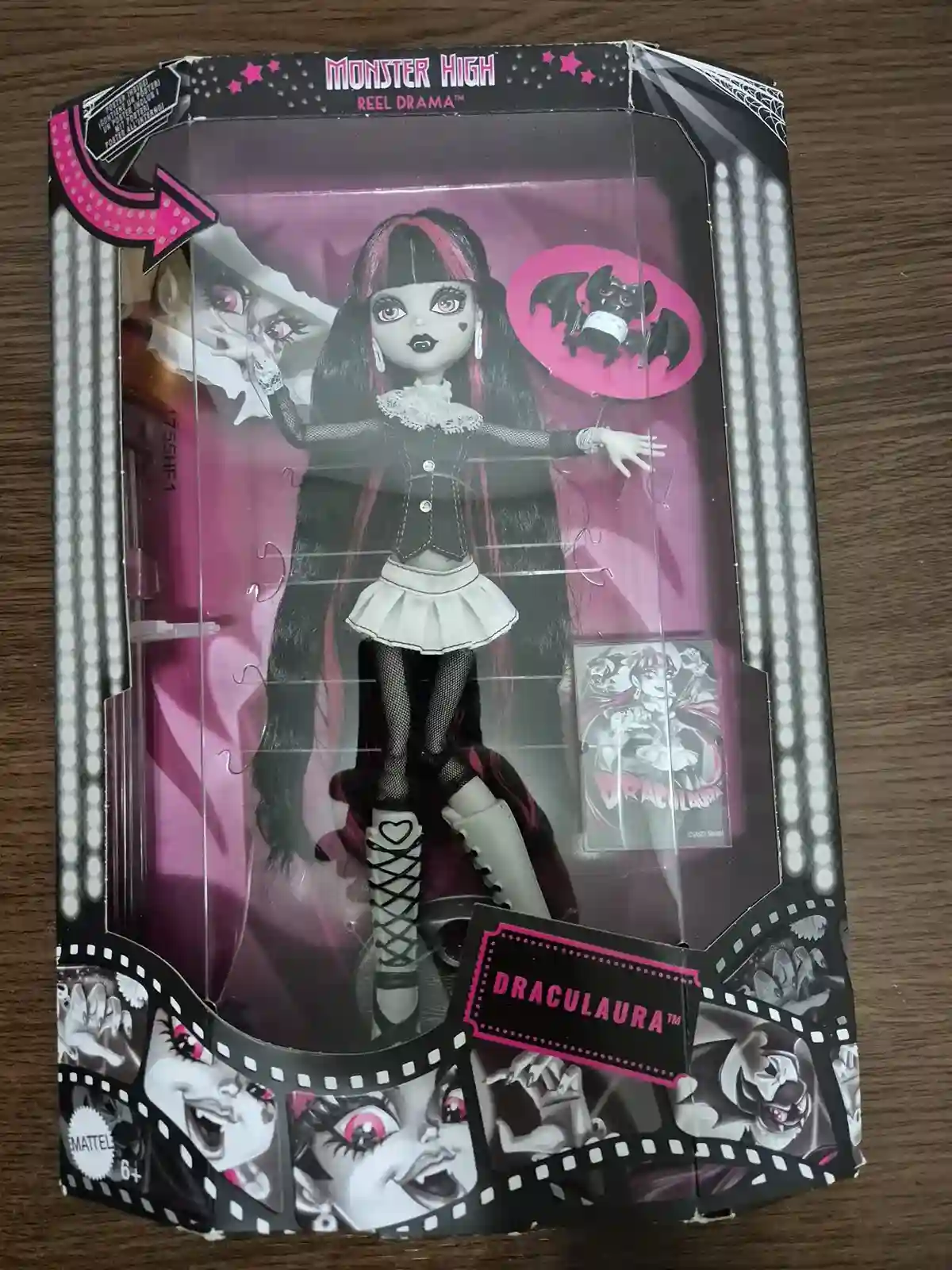 Draculaura Reel Drama - Vista frontal de la caja
